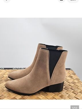 Urban Outfitters Tan Suede Chelsea Boots Size 8